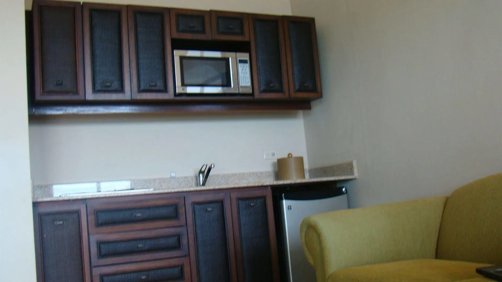 קולברה Sea Breeze Hotel